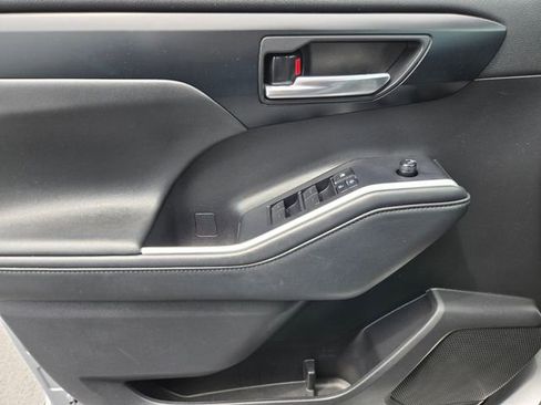 Used 2022 Toyota Highlander XLE image 34