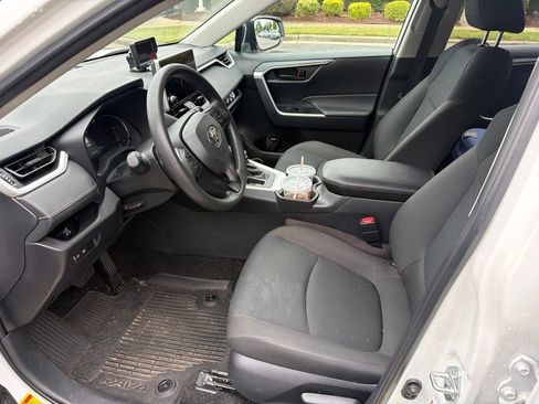 Used 2025 Toyota RAV4 LE FWD image 3