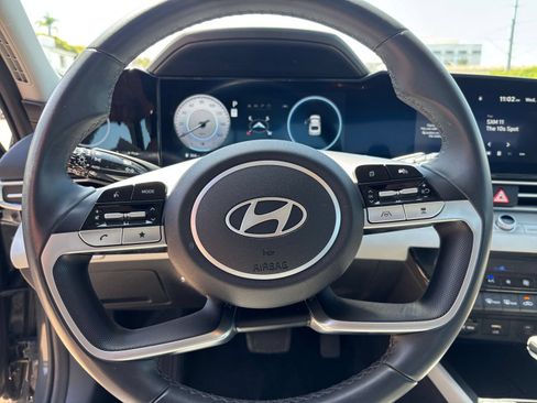 Used 2025 Hyundai Elantra Limited FWD image 29