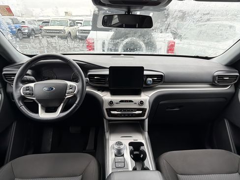 Used 2022 Ford Explorer XLT w/ Class IV Trailer Tow Package image 10