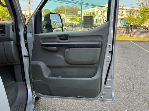 Used 2016 Nissan NV 3500 SV w/ SV Technology Package RWD image 9