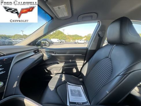 Used 2019 Toyota Camry SE FWD image 11