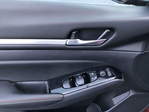 New 2025 Nissan Altima 2.5 SR w/ SR Premium Package image 20