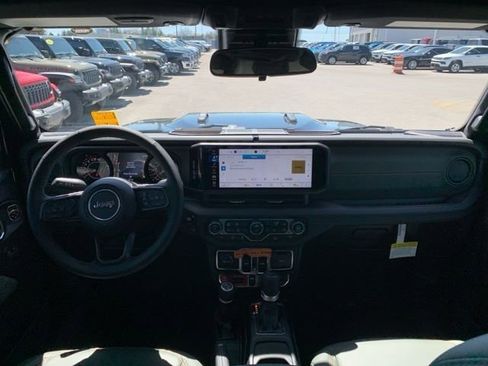 New 2025 Jeep Gladiator Mojave w/ Convenience Group image 23