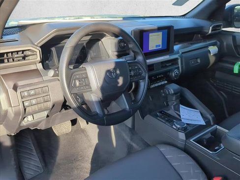 Certified 2025 Toyota Tacoma SR5 AWD/4WD image 11