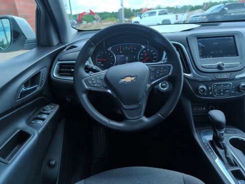 Used 2024 Chevrolet Equinox LT FWD image 2