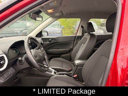 Used 2023 Hyundai Venue Limited FWD image 9