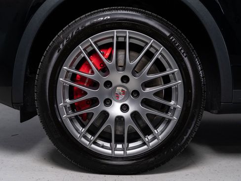 Used 2016 Porsche Cayenne Turbo AWD/4WD image 4