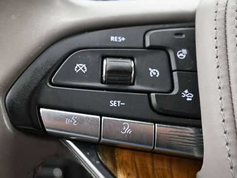 Used 2021 Cadillac Escalade ESV Premium Luxury Platinum AWD/4WD image 18