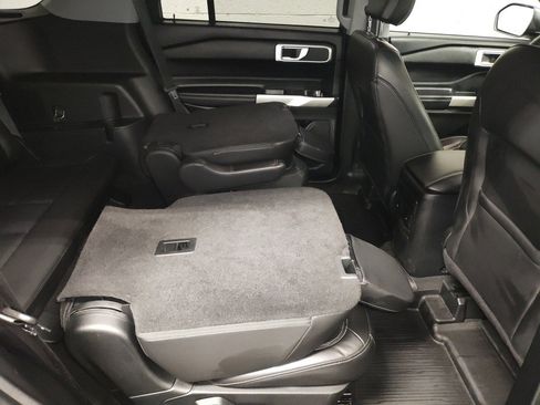 Used 2022 Ford Explorer XLT w/ Equipment Group 202A image 13