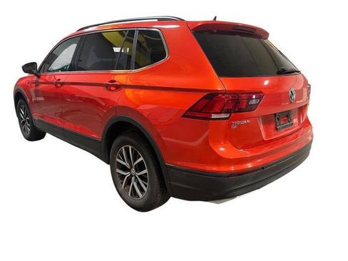 Used 2019 Volkswagen Tiguan SE w/ Panoramic Sunroof Package image 3