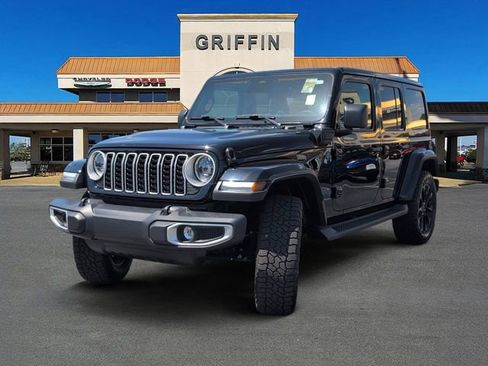 Used 2025 Jeep Wrangler Unlimited Sahara image 11