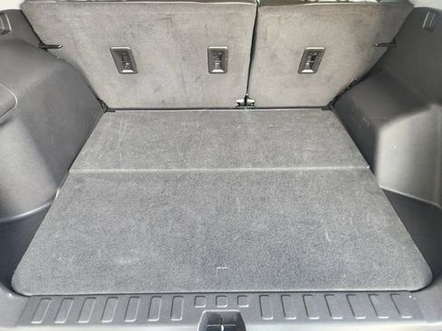 Used 2024 GMC Terrain SLT image 30