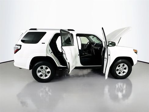 Used 2019 Toyota 4Runner SR5 image 24