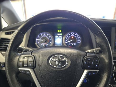 Used 2019 Toyota Sienna XLE Premium image 31