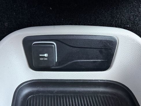 Used 2020 Chrysler Voyager L image 20