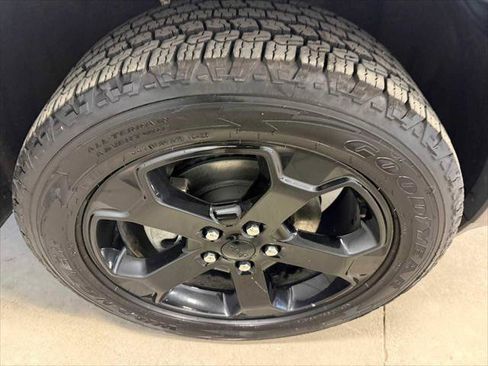 Certified 2019 Jeep Grand Cherokee Laredo AWD/4WD image 12