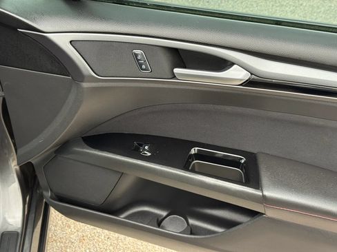 Used 2016 Ford Fusion SE FWD image 21