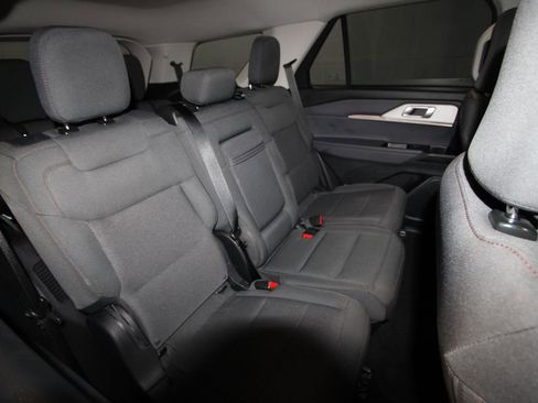 Used 2025 Ford Explorer Active image 25