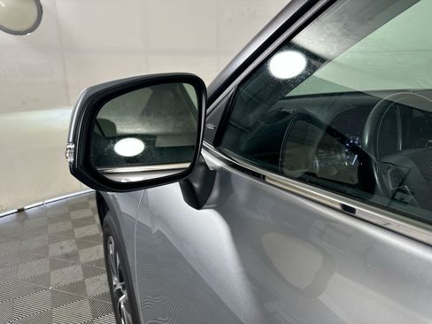 Used 2023 Toyota Highlander XLE FWD image 10