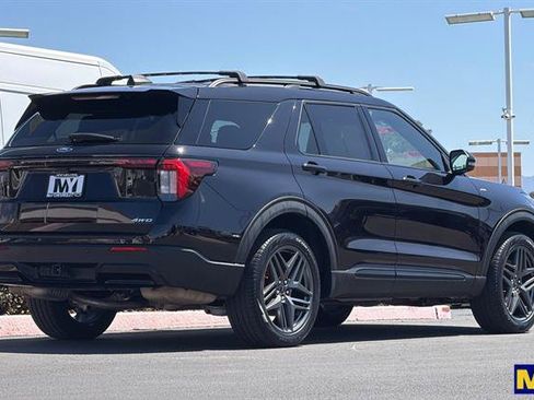 Used 2025 Ford Explorer ST-Line w/ ST-Line Street Pack AWD/4WD image 4