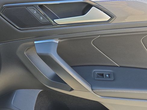 Used 2022 Volkswagen Tiguan SE R-Line image 34