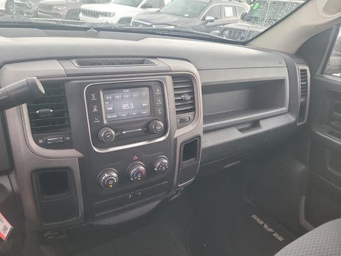 Used 2014 RAM 1500 Express RWD image 19