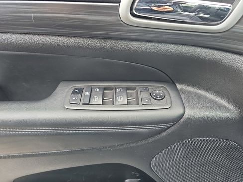Used 2022 Jeep Grand Cherokee Laredo X AWD/4WD image 17