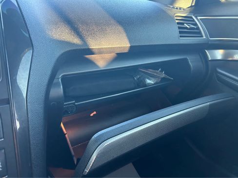 Used 2018 Ford Explorer XLT w/ Equipment Group 202A image 21