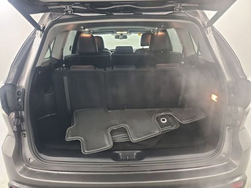 Used 2015 Toyota Highlander XLE FWD image 19