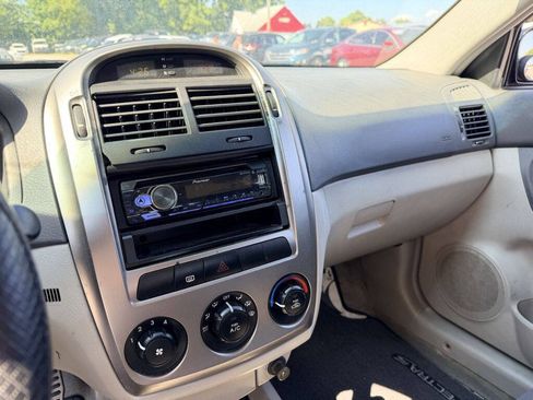Used 2006 Kia Spectra5 FWD image 10