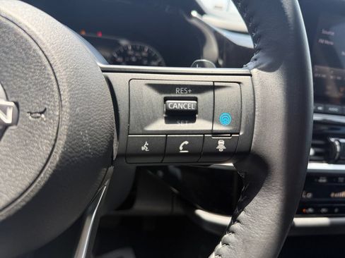 Used 2025 Nissan Pathfinder SV FWD image 22