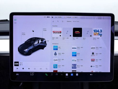 Used 2022 Tesla Model Y Long Range image 20