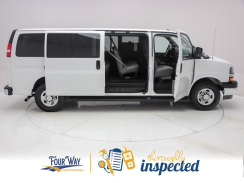 Used 2019 Chevrolet Express 3500 LT w/ LT Preferred Equipment Group RWD image 3