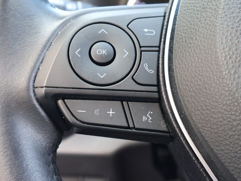 Used 2020 Toyota RAV4 XLE Premium image 27