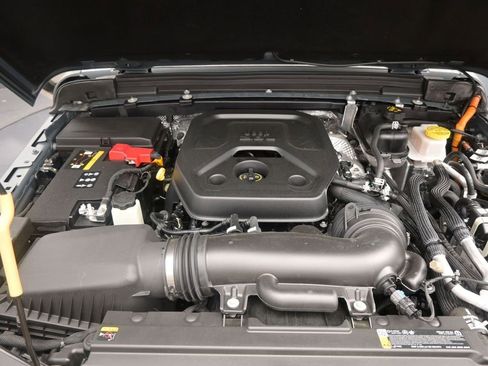 Used 2025 Jeep Wrangler Unlimited Sahara w/ Safety Group AWD/4WD image 43