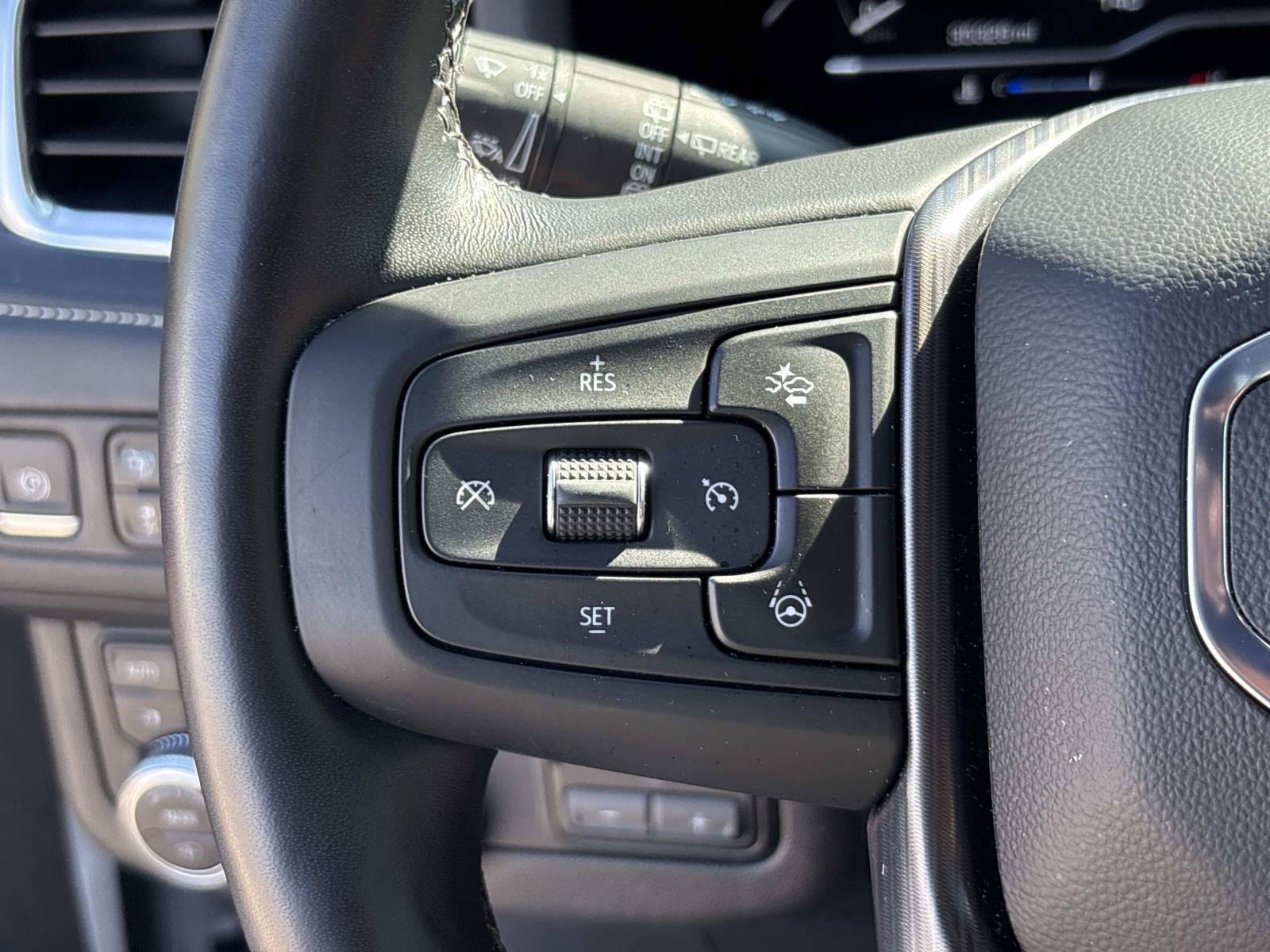 Used 2024 GMC Yukon XL Denali Ultimate AWD/4WD image 19