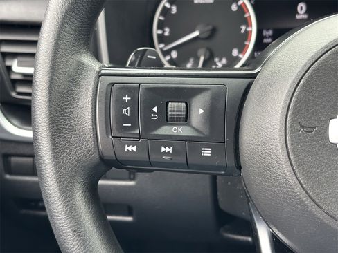 Used 2021 Nissan Rogue S image 29