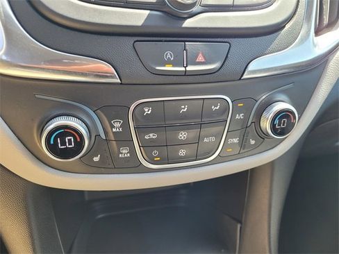 Used 2024 Chevrolet Equinox LT image 20