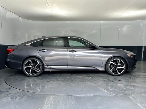 Used 2020 Honda Accord Sport image 2