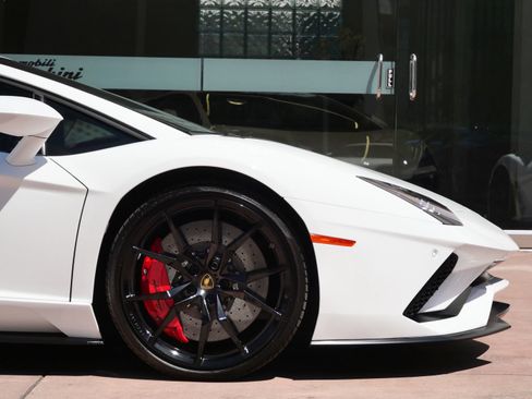 Used 2018 Lamborghini Aventador S AWD/4WD image 9