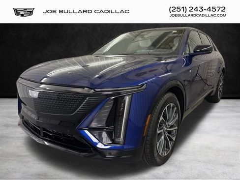 New 2025 Cadillac Lyriq Sport w/ LPO, Floor Liner Package image 28