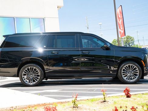 Used 2025 Cadillac Escalade ESV Sport Platinum w/ LPO, Floor Liner Package AWD/4WD image 9