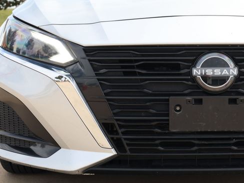 Used 2024 Nissan Altima 2.5 SV FWD image 9
