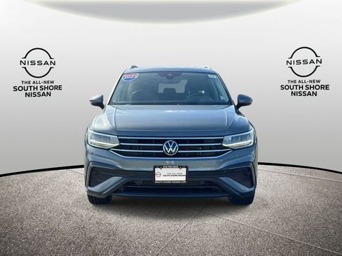 Used 2023 Volkswagen Tiguan SE image 2