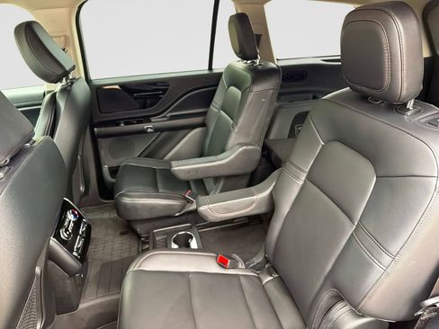 Used 2023 Lincoln Aviator AWD w/ Premium Package image 14