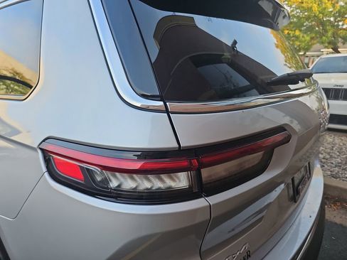 New 2025 Jeep Grand Cherokee L Limited image 36