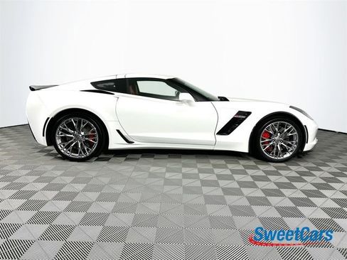 Used 2015 Chevrolet Corvette Z06 w/ 3LZ Preferred Equipment Group RWD image 8