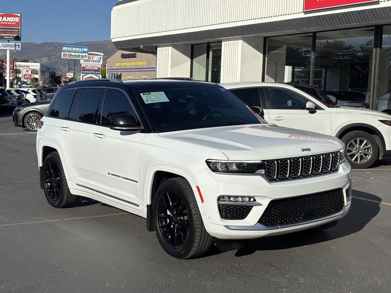 Used 2022 Jeep Grand Cherokee Summit w/ MOPAR Finishing Package AWD/4WD image 2