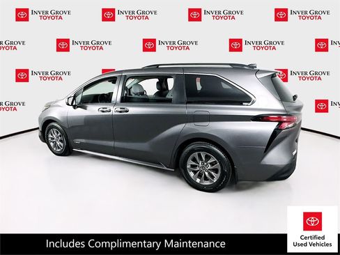 Certified 2021 Toyota Sienna XLE FWD image 6